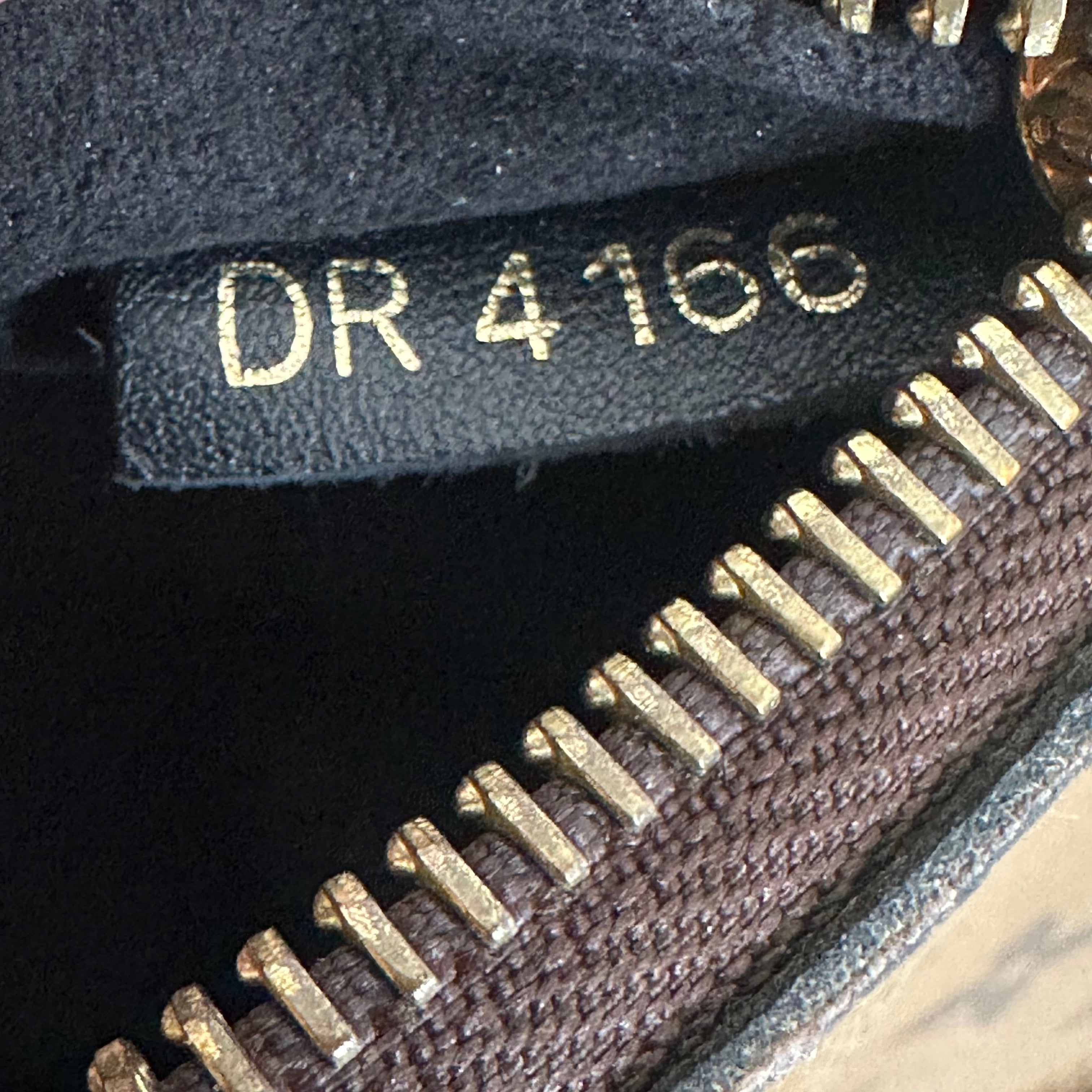 Louis Vuitton Pochette Métis in Monogram