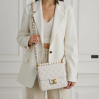 Chanel Borsa a Spalla in Pelle Trapuntata con Dettagli di Perle