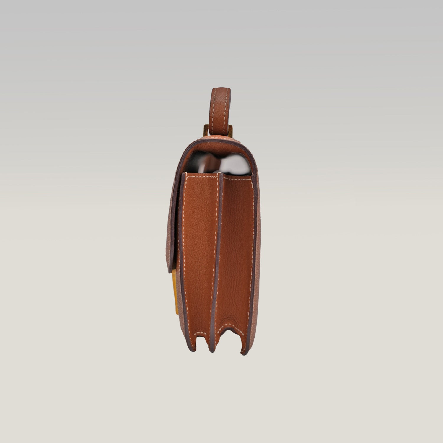 Hermès Constance 19 in pelle Barenia color Gold con ferramenta dorata