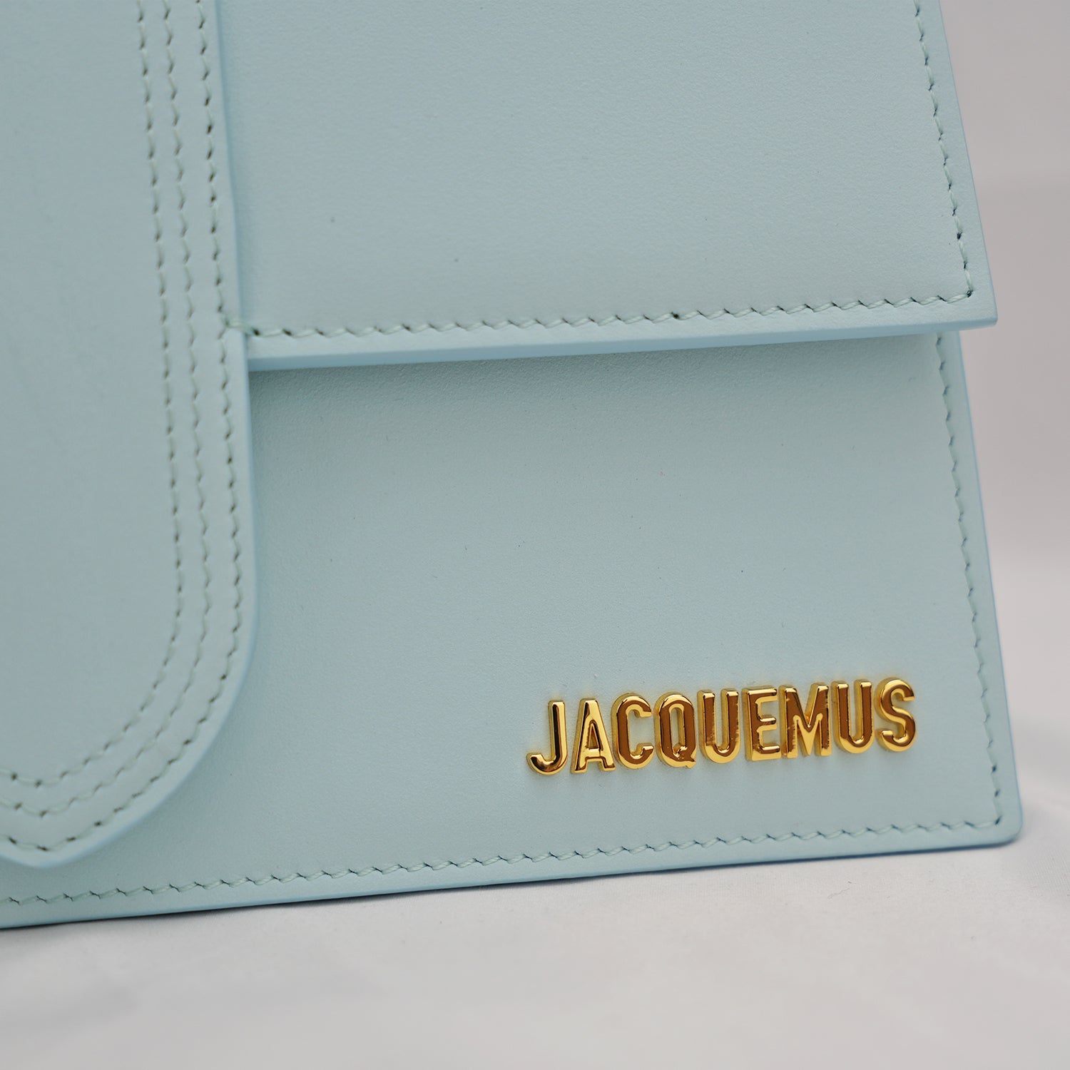 Jacquemus Le Grand Bambino Azzurro Chiaro in Suede – Borsa Iconica