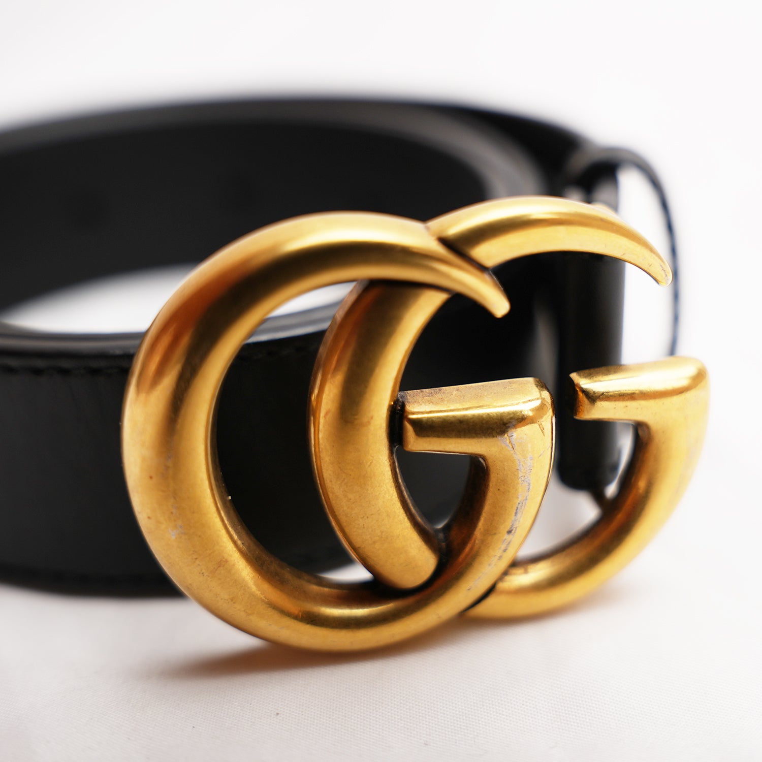 Gucci Women's Black Leather Belt with Vintage Gold Double G Buckle