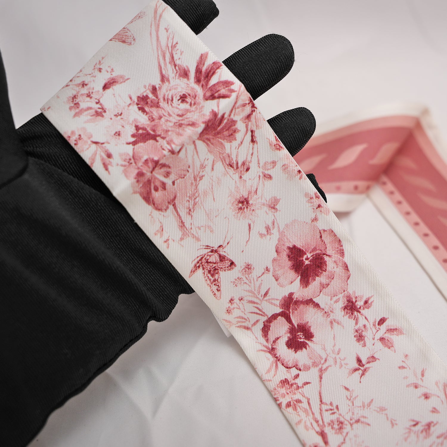 Dior Twilly in Seta Rosa con Motivo Floreale –Come Nuovo