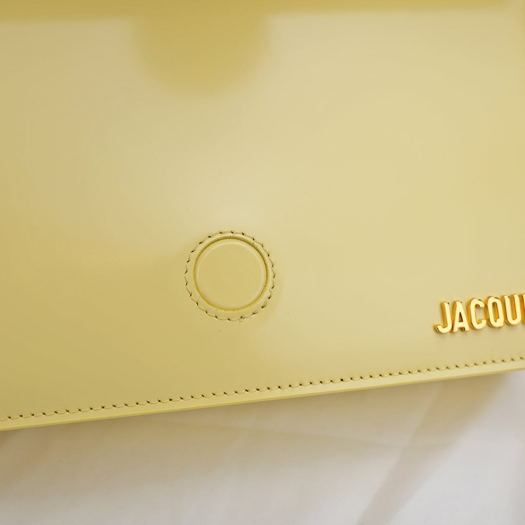 Jacquemus Le Grand Bambino Giallo Chiaro Lucido con Logo Oro