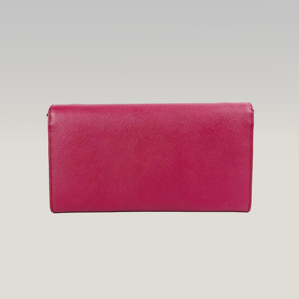 Prada Portafoglio Continental in Pelle Saffiano Rosa Tamaris con Catena Dorata