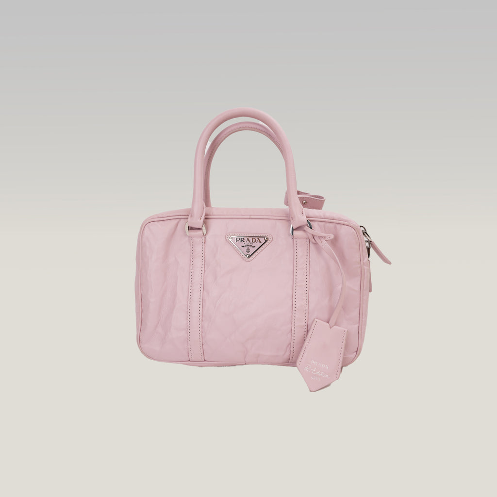Prada Bauletto Piccolo in Pelle Rosa Cipria con Logo Triangolare e Dettagli Argentati – Dust Bag Inclusa