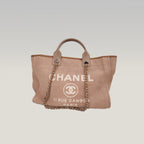 Chanel Deauville Tote Bag Media in Tessuto Marrone con Logo Ricamato e Manici in Pelle – Serie 18