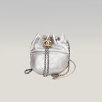 Chanel Borsa Secchiello Vintage in Pelle di Vitello Argentata Matelassé con Logo CC Dorato – Serie 24
