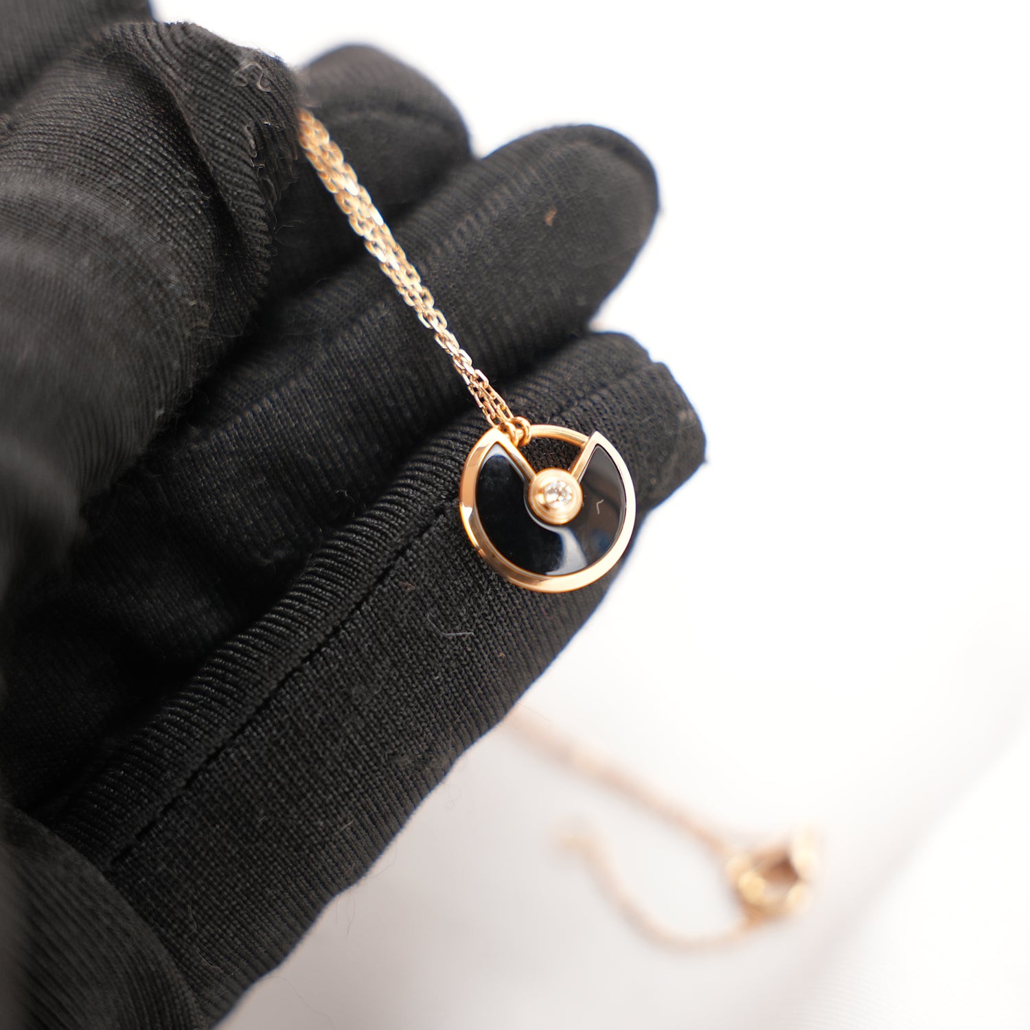 Cartier Amulette de Cartier Collana in Oro Rosa con Onice Nera e Diamante – Collana Donna