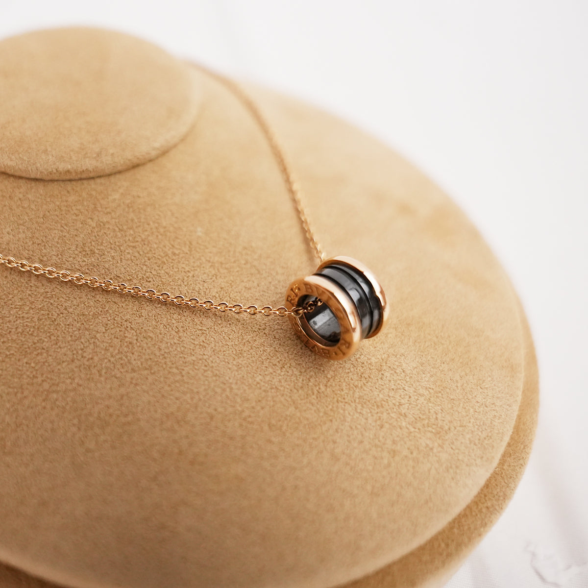Bvlgari B.zero1 Collana con Pendente in Oro Rosa 18K e Ceramica Nera