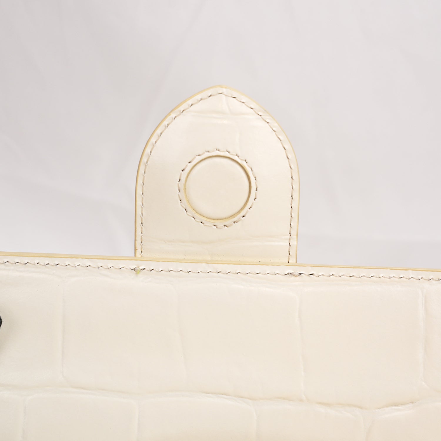 Jacquemus Le Grand Bambino Bianco Croc-Effect – Elegante e Iconica