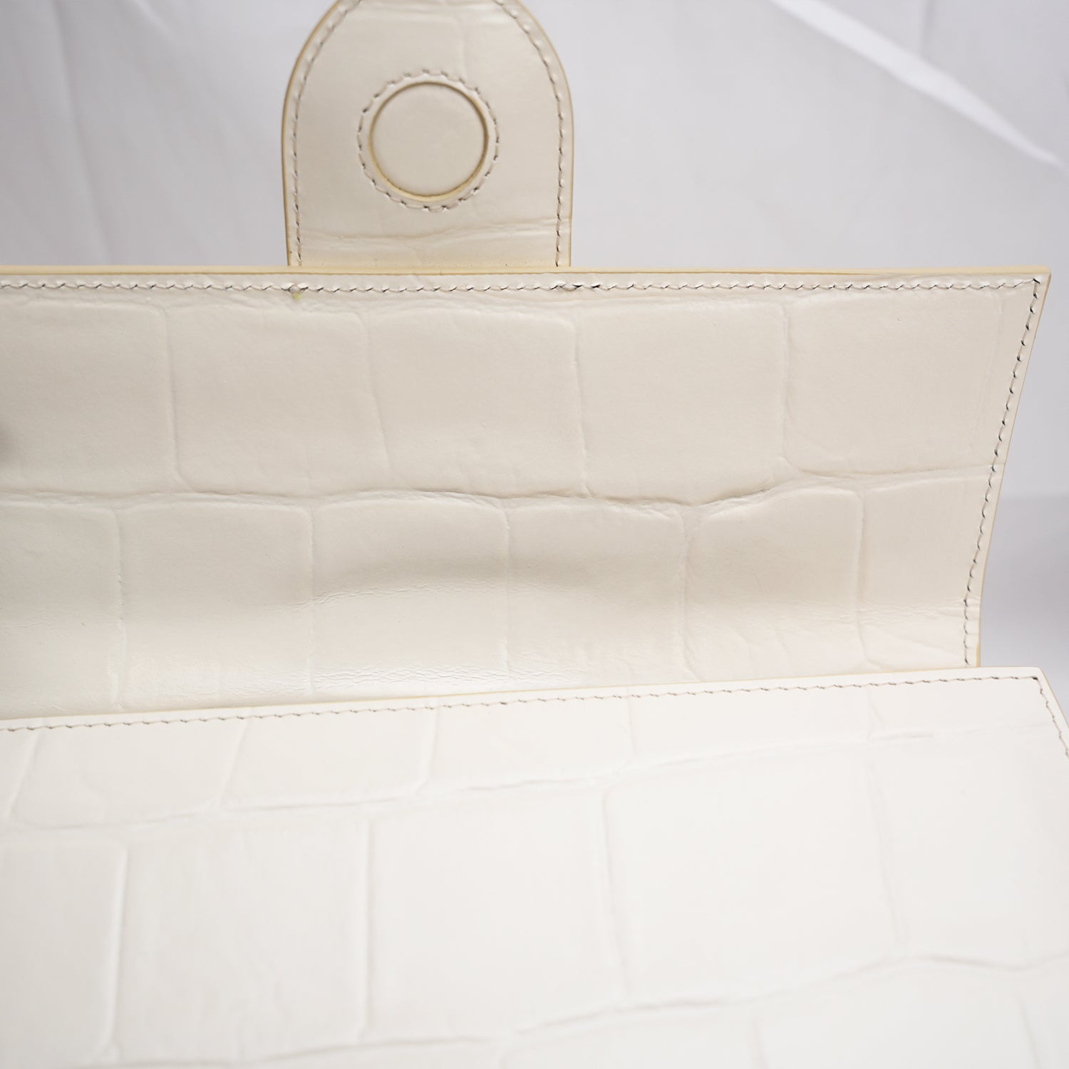 Jacquemus Le Grand Bambino Bianco Croc-Effect – Elegante e Iconica