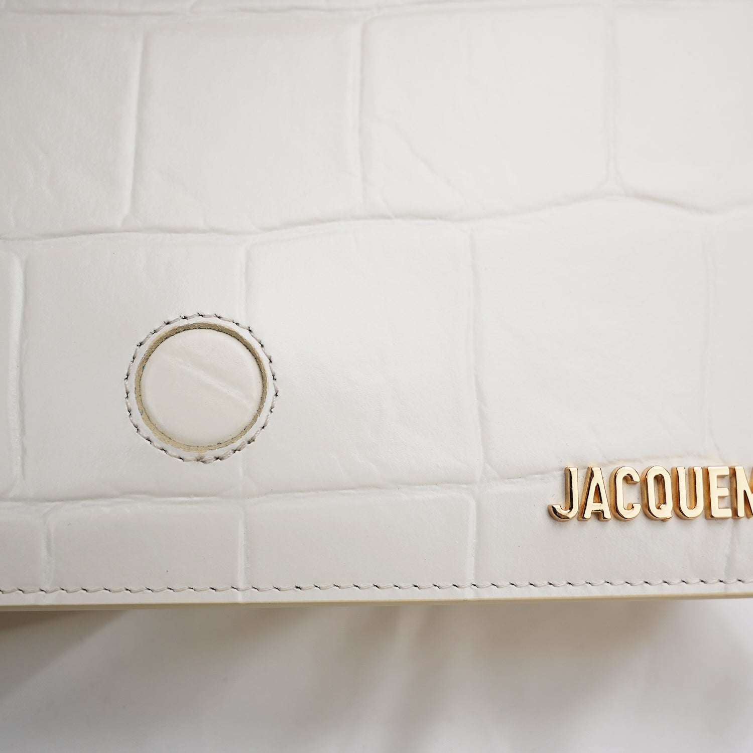 Jacquemus Le Grand Bambino Bianco Croc-Effect – Elegante e Iconica