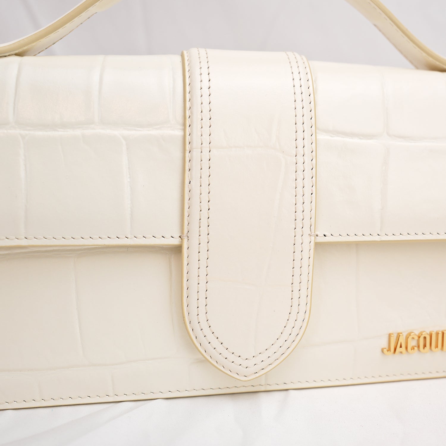 Jacquemus Le Grand Bambino Bianco Croc-Effect – Elegante e Iconica
