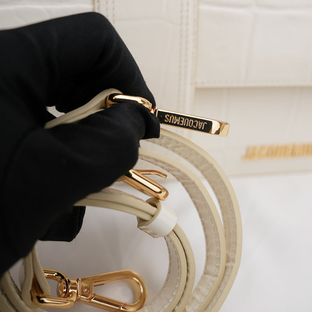 Jacquemus Le Grand Bambino Bianco Croc-Effect – Elegante e Iconica