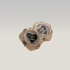 Chanel Orecchini a Bottone con Logo CC e Cuore