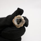 Chanel Orecchini a Bottone con Logo CC e Cuore