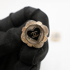 Chanel Orecchini a Bottone con Logo CC e Cuore