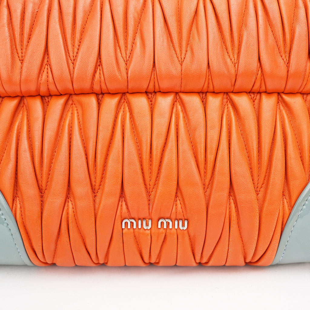 Miu Miu shoulder bag Matelassé in pelle arancione e azzurro chiaro