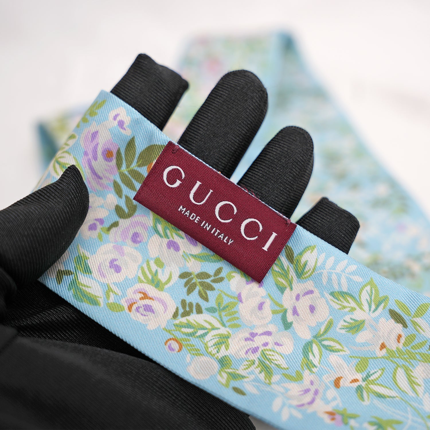 Gucci Twilly in Seta con Motivo Floreale Azzurro – Nuovo con Scatola