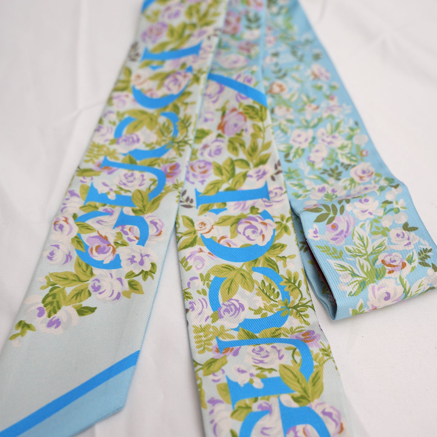 Gucci Twilly in Seta con Motivo Floreale Azzurro – Nuovo con Scatola