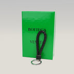 Bottega Veneta Portachiavi Intrecciato in Pelle Nera con Anello Argento