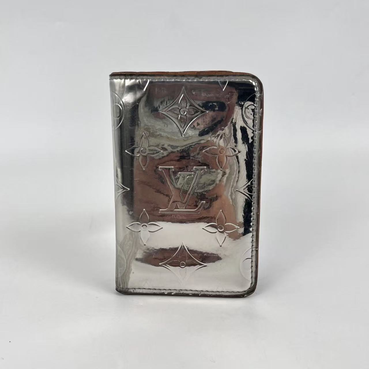 Louis Vuitton Portafoglio in Vernice Argento