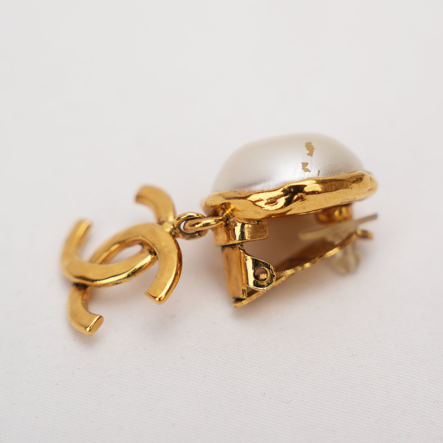 Chanel Orecchini Vintage con Perla e Logo CC Oro 1994 Rari
