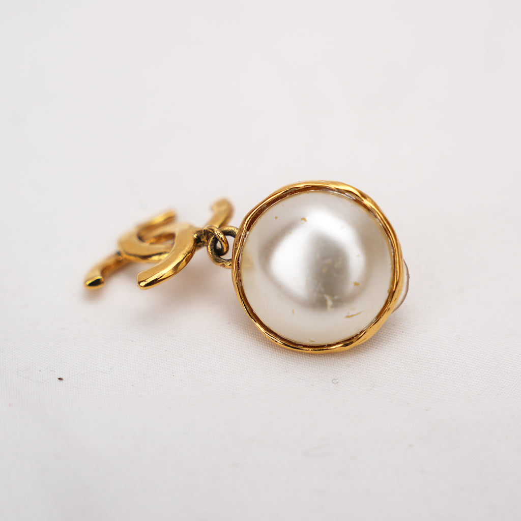 Chanel Orecchini Vintage con Perla e Logo CC Oro 1994 Rari