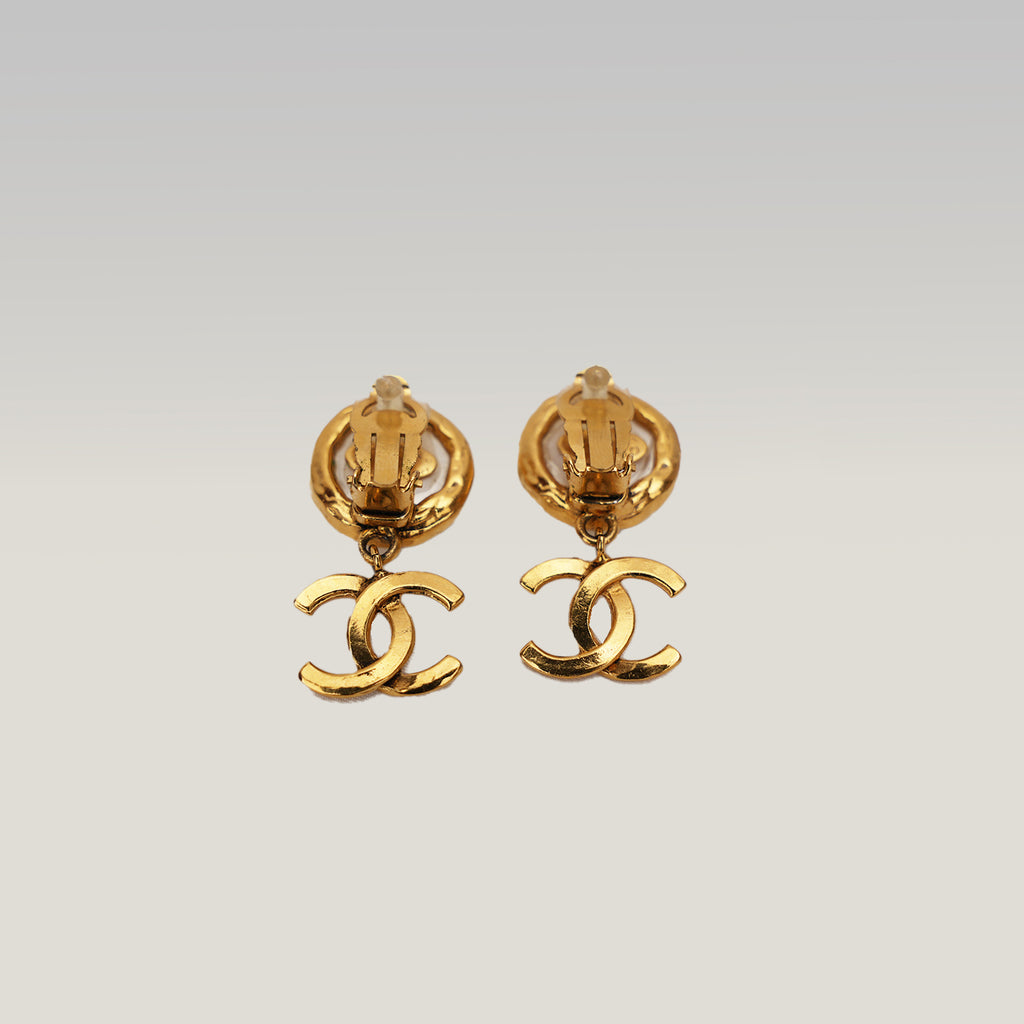 Chanel Orecchini Vintage con Perla e Logo CC Oro 1994 Rari