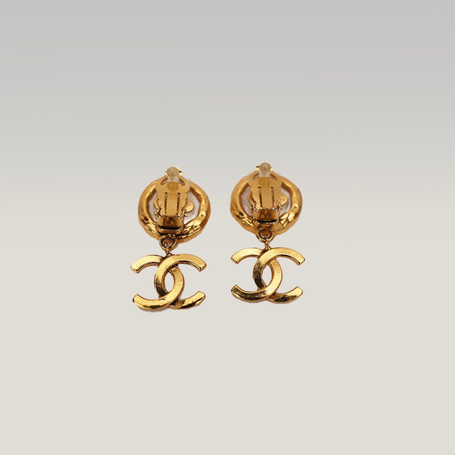 Chanel Orecchini Vintage con Perla e Logo CC Oro 1994 Rari
