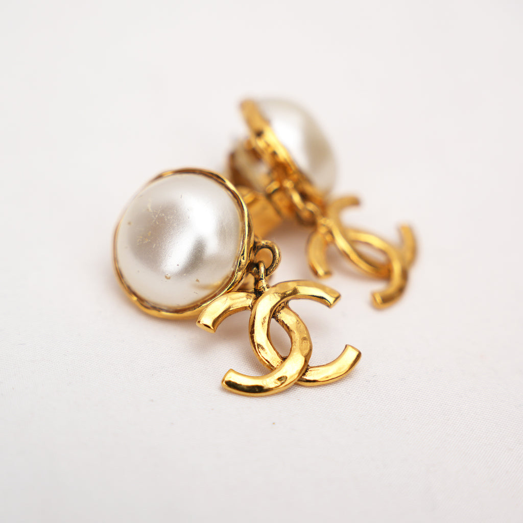 Chanel Orecchini Vintage con Perla e Logo CC Oro 1994 Rari