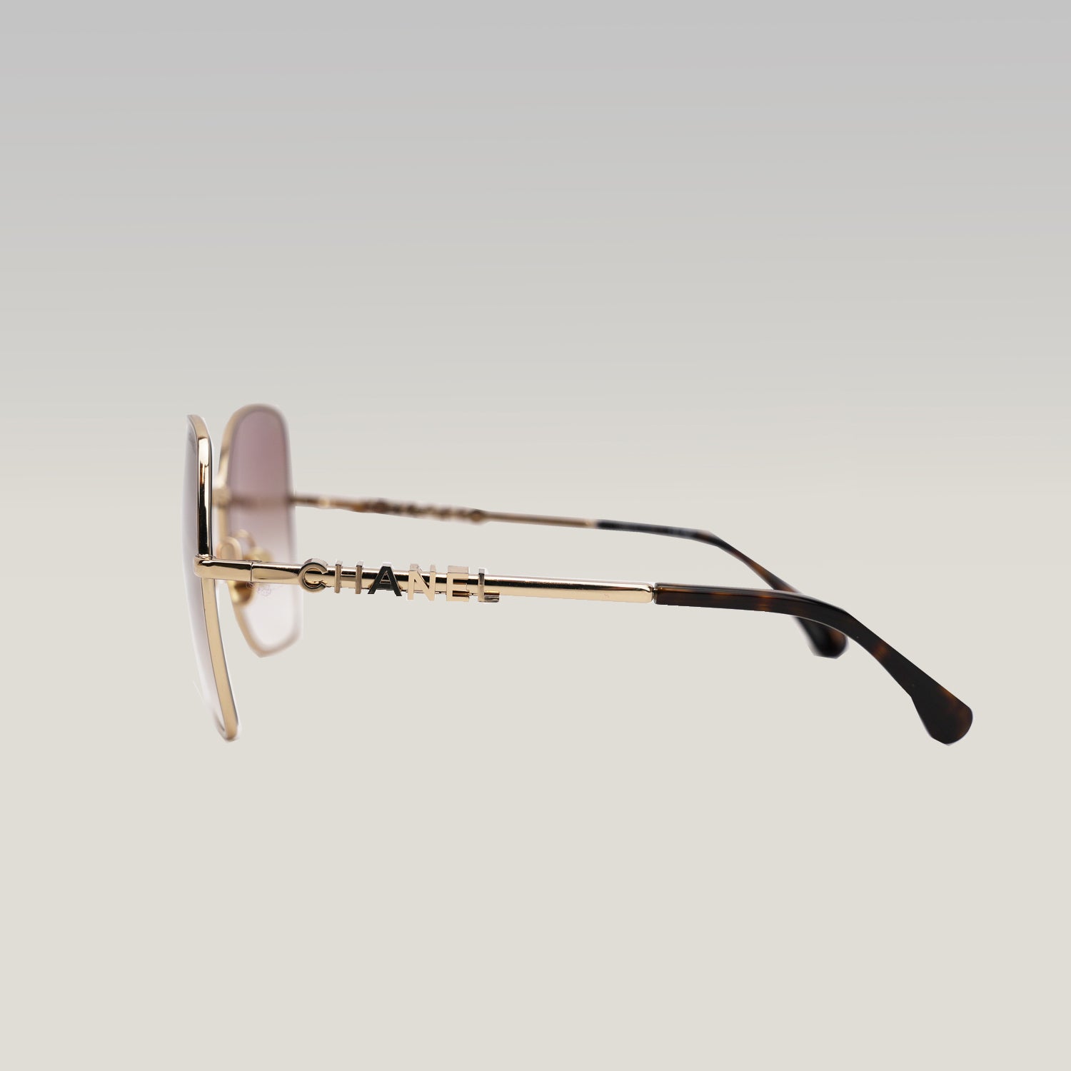 Chanel occhiali da sole con montatura oro e lenti sfumate – eleganti