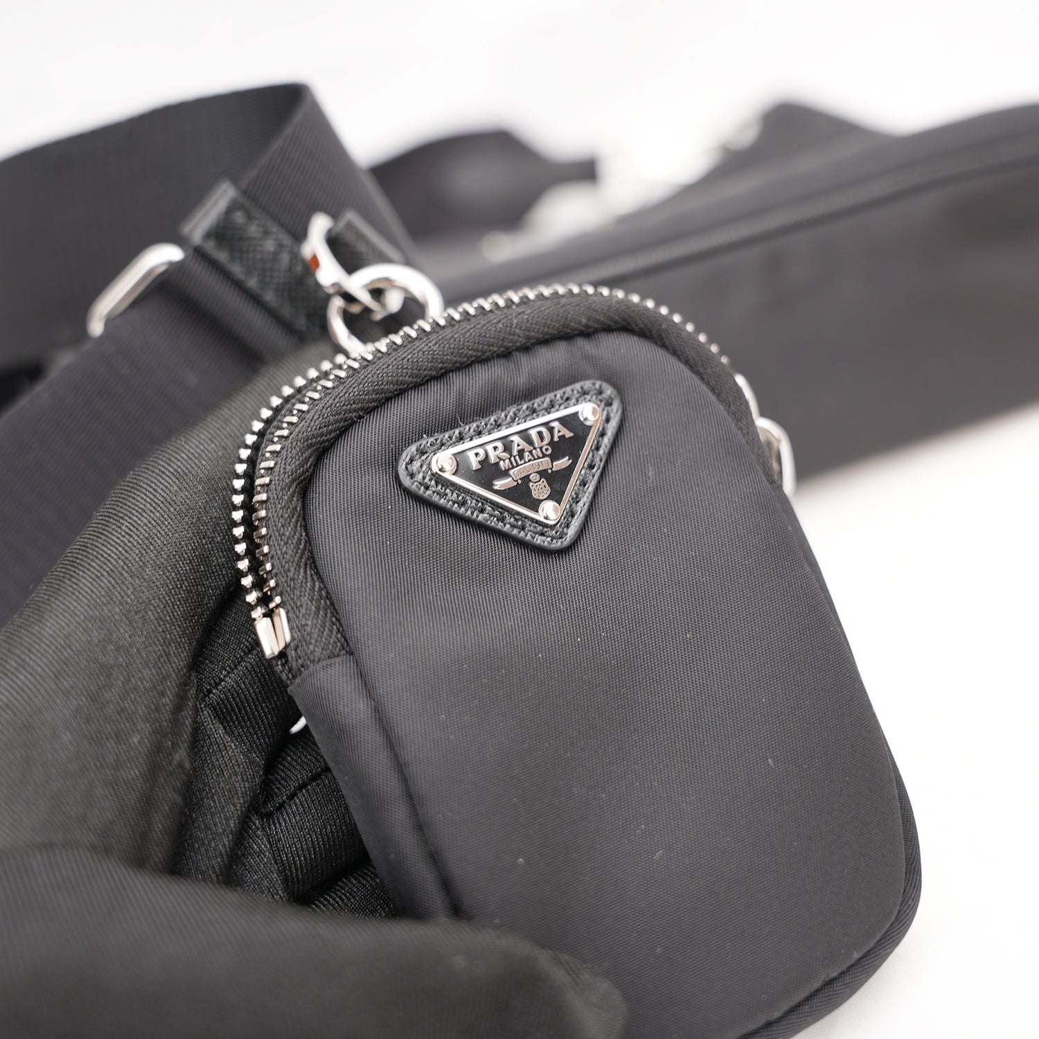 Prada Mini Hobo in Nylon Nero con Pouch e Tracolla