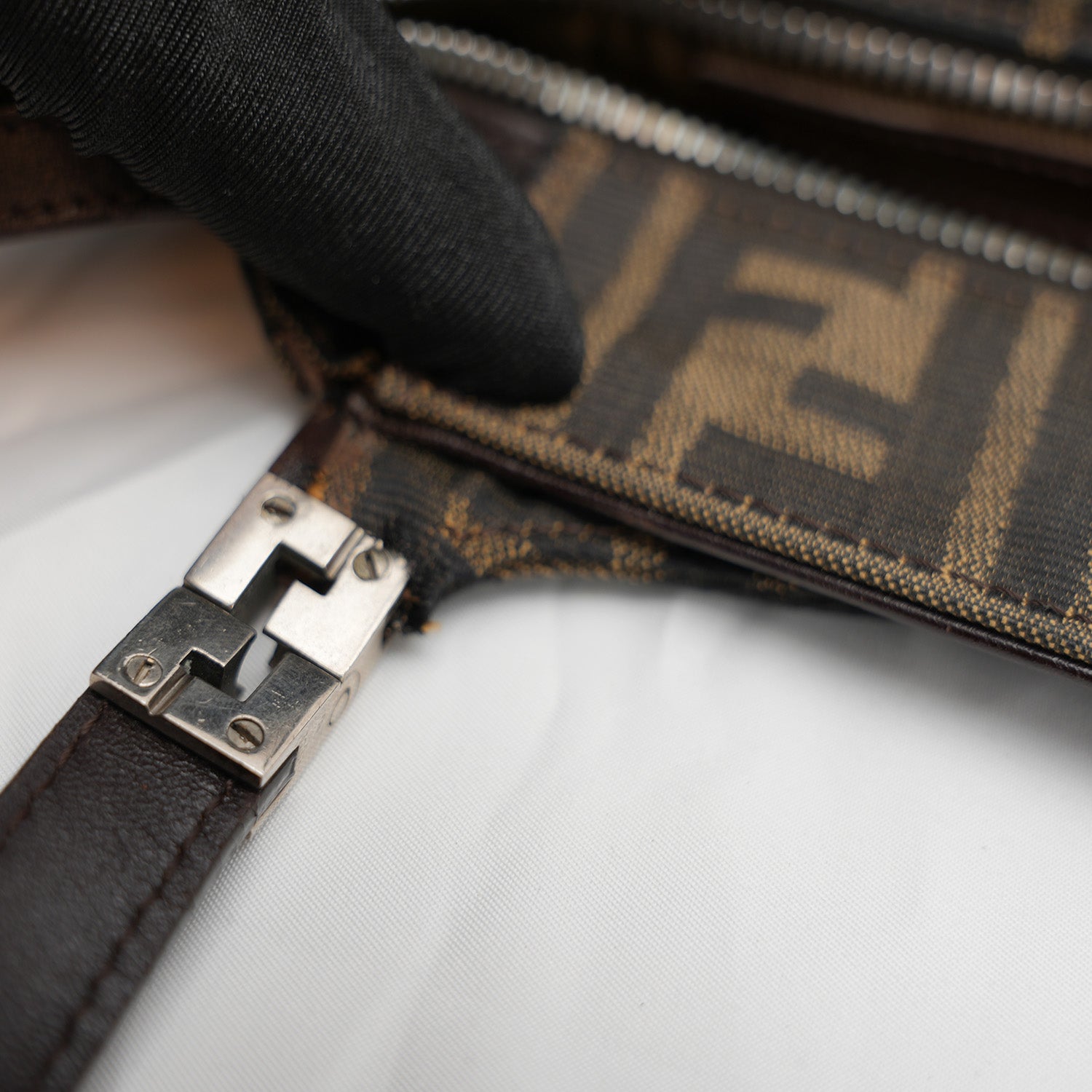 FENDI Borsa a mano in tessuto FF marrone