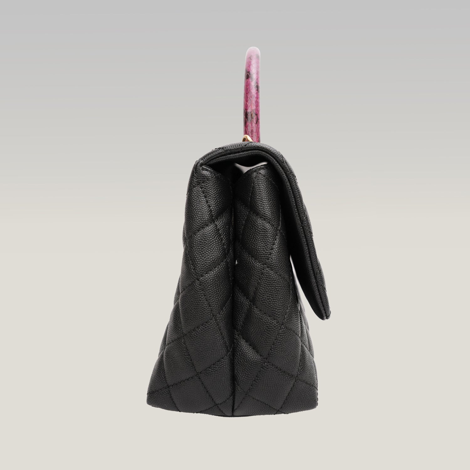 Chanel Coco Handle Media in Pelle Martellata Nera con Manico e Tracolla