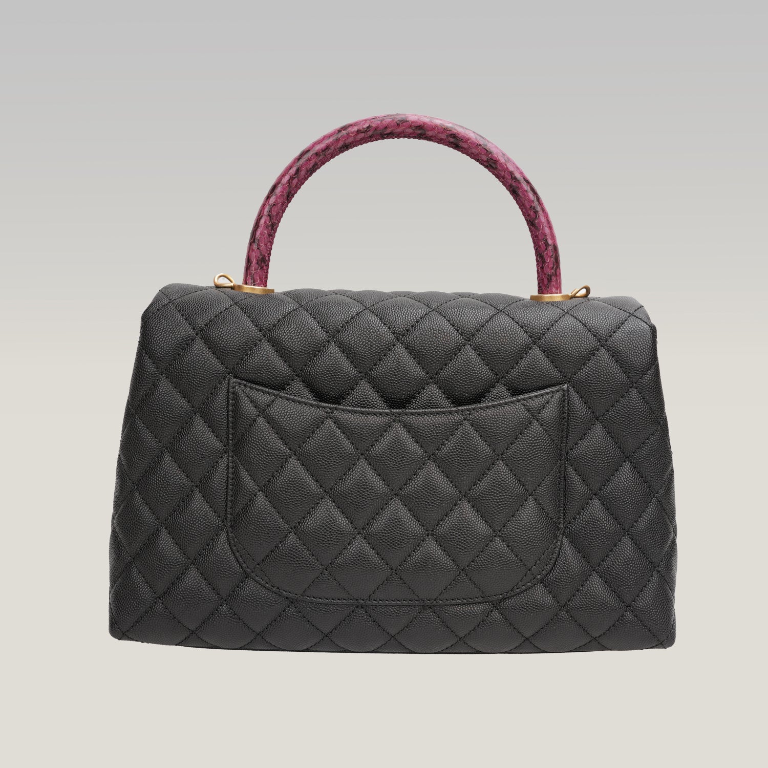 Chanel Coco Handle Media in Pelle Martellata Nera con Manico e Tracolla