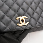 Chanel Coco Handle Media in Pelle Martellata Nera con Manico e Tracolla