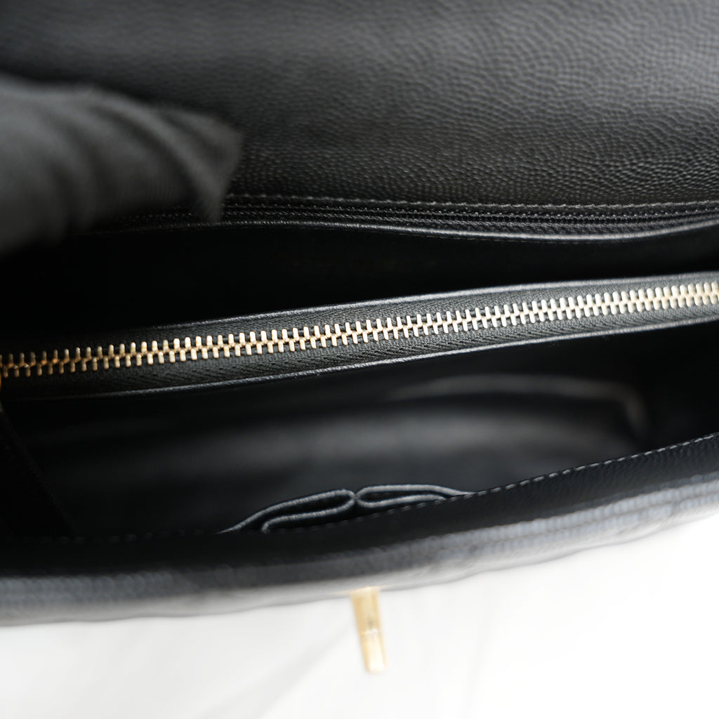 Chanel Coco Handle Media in Pelle Martellata Nera con Manico e Tracolla