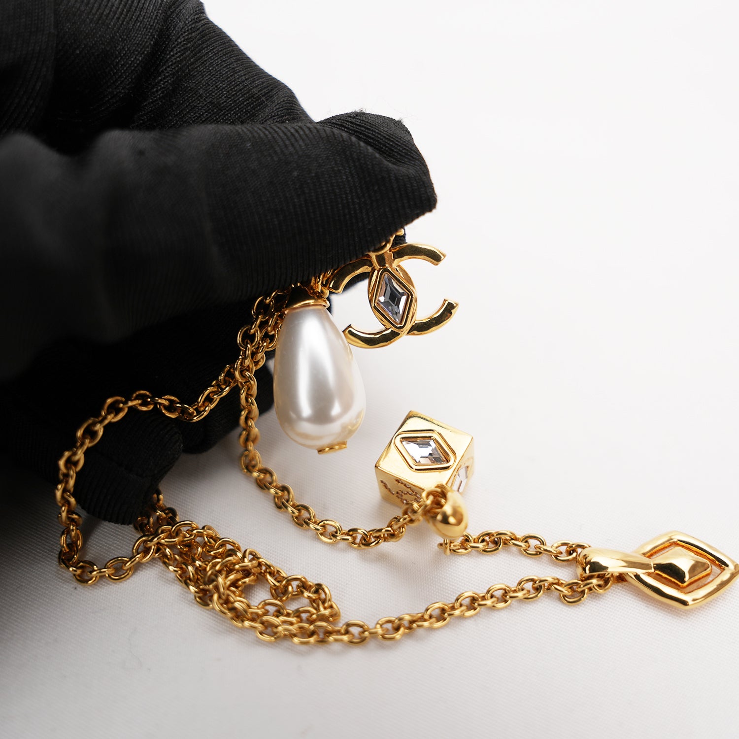 Chanel Collana CC Multicharm Oro con Perla e Cristalli