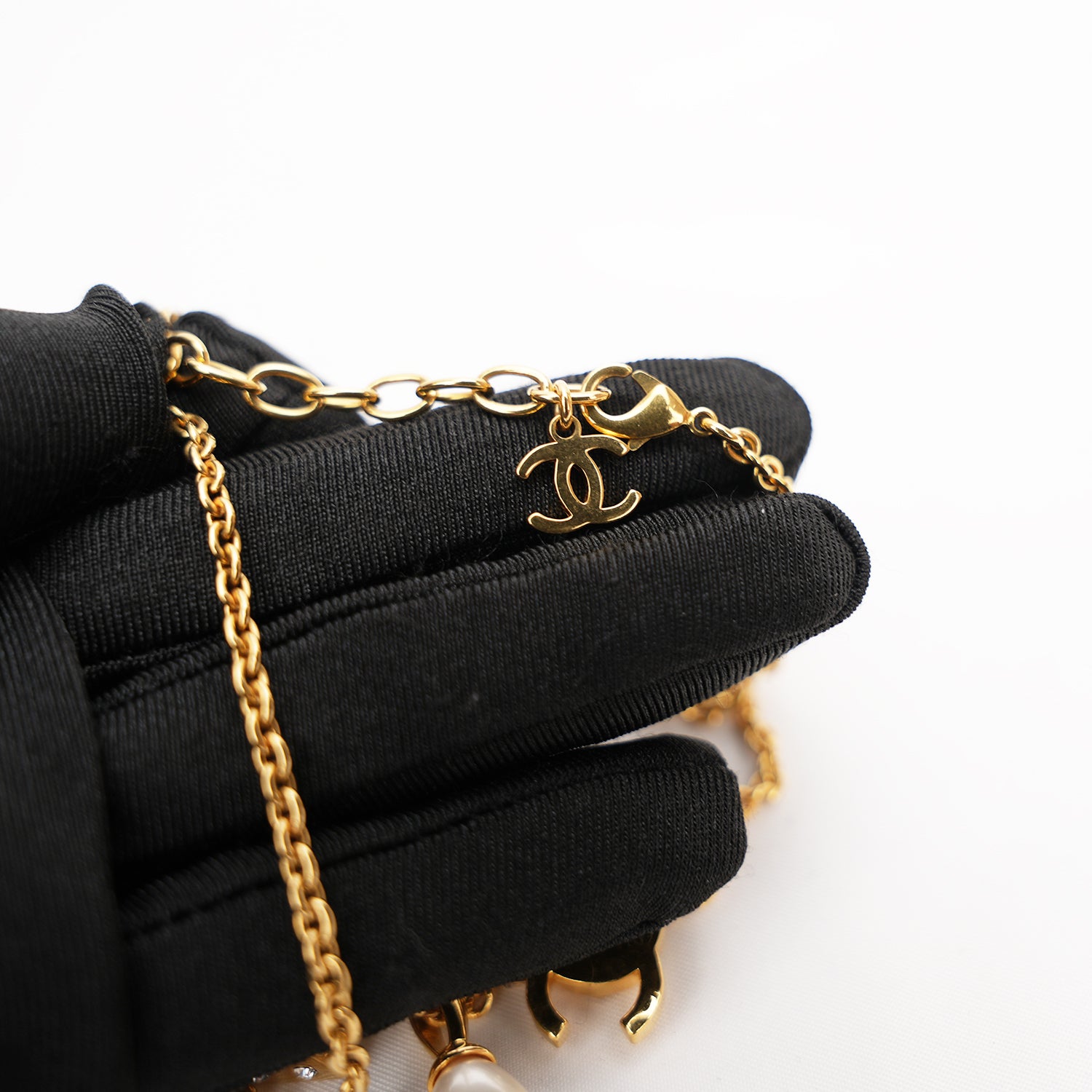 Chanel Collana CC Multicharm Oro con Perla e Cristalli