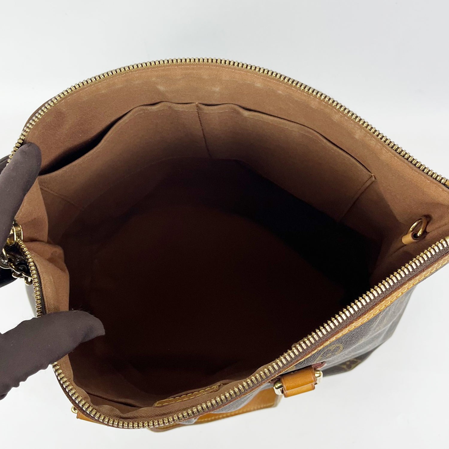 Louis Vuitton Palermo PM Borsa in Tela Monogram con Finiture in Pelle