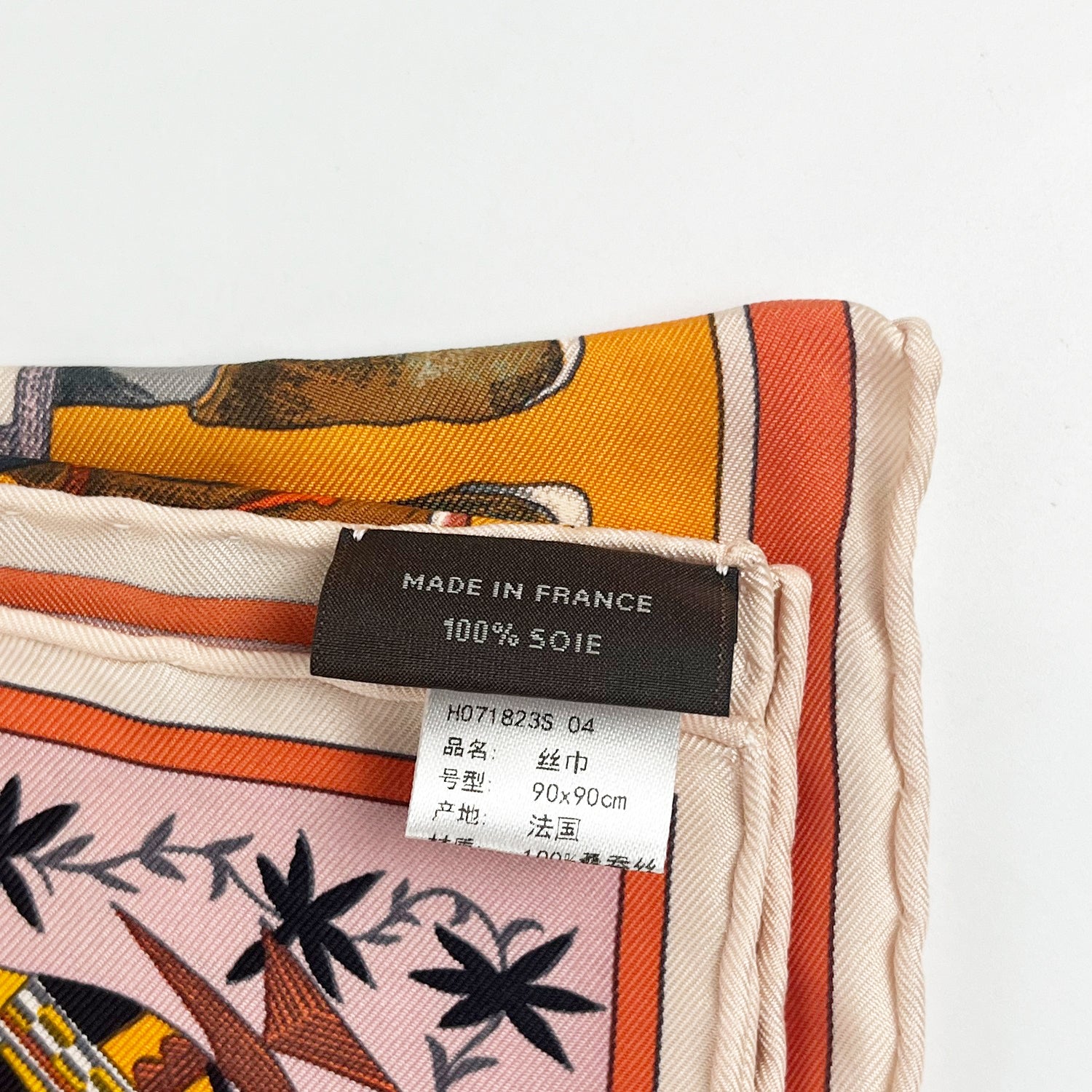 Hermès Carré 90 “Kachinas” Foulard in Seta Multicolore