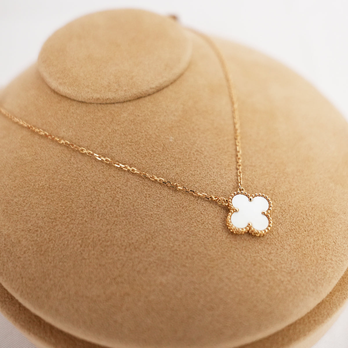 Van Cleef & Arpels Vintage Alhambra Collana 1 Motivo in Madreperla e Oro Giallo 18K 2021