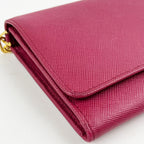 Prada Portafoglio Continental in Pelle Saffiano Rosa Tamaris con Catena Dorata