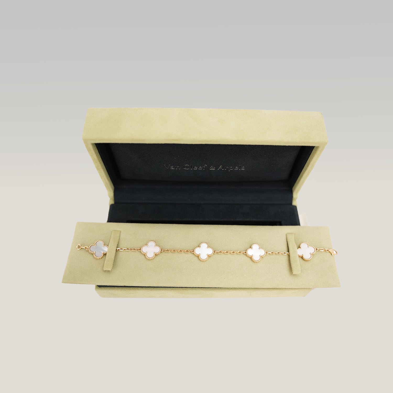 Bracciale Van Cleef & Arpels Vintage Alhambra 5 Motivi in Madreperla Bianca e Oro Giallo 18K