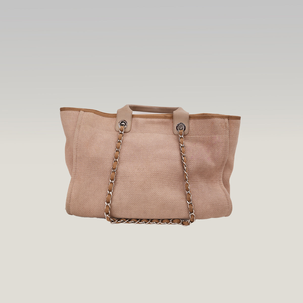 Chanel Deauville Tote Bag Media in Tessuto Marrone con Logo Ricamato e Manici in Pelle – Serie 18