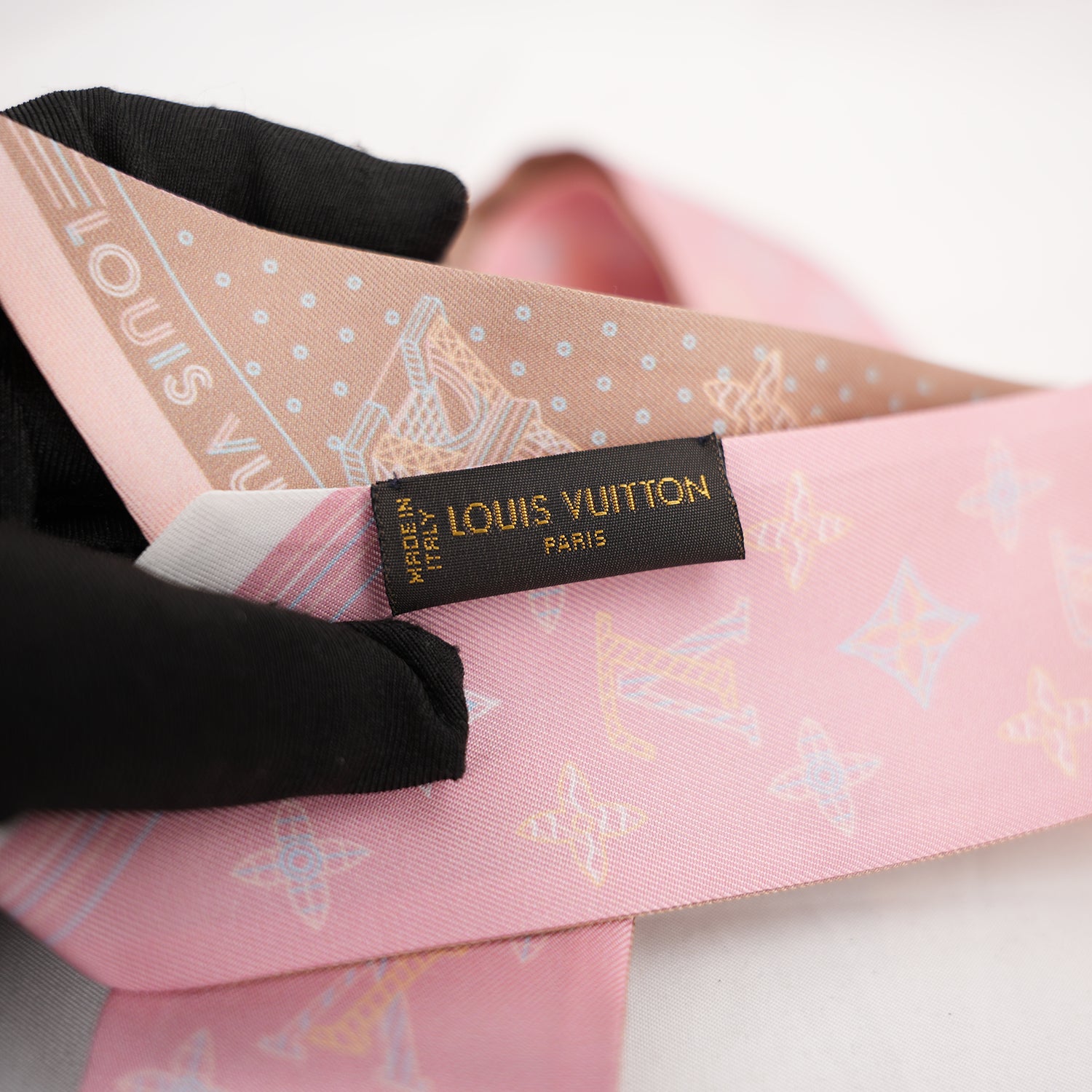 Louis Vuitton BB Bandeau Silk Scarf Pink Louis Vuitton Paris