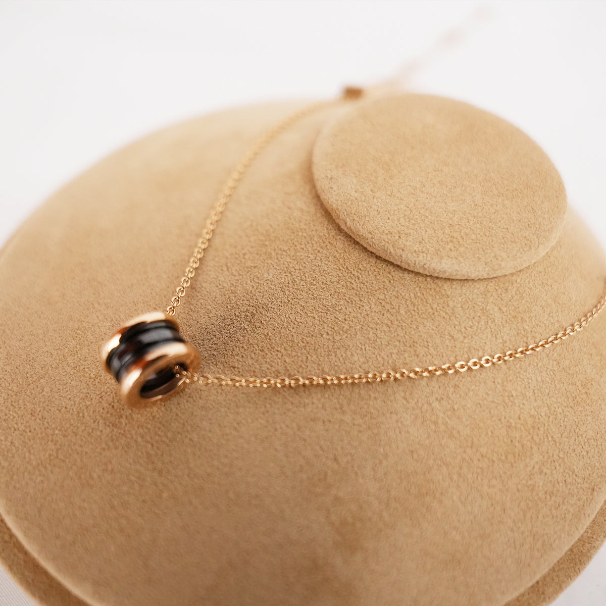 Bvlgari B.zero1 Collana con Pendente in Oro Rosa 18K e Ceramica Nera