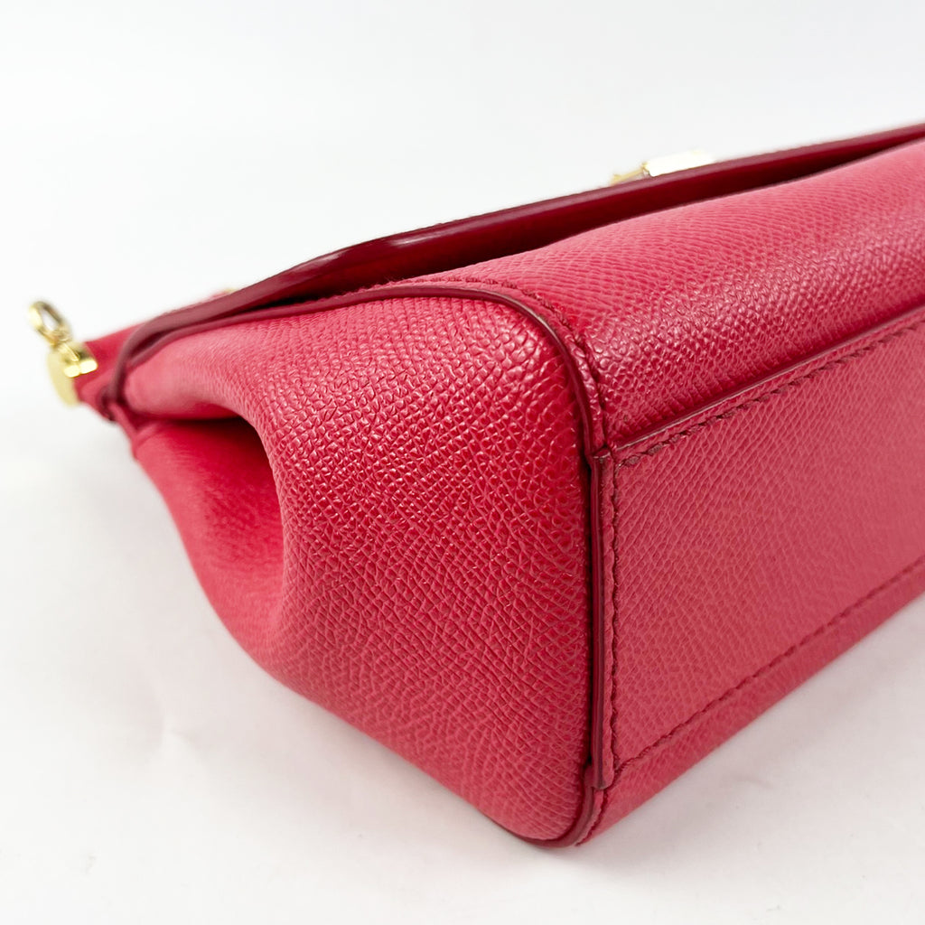 Borsa Dolce & Gabbana Sicily Mini Rossa in Pelle Dauphine con Dettagli Dorati – 20 cm