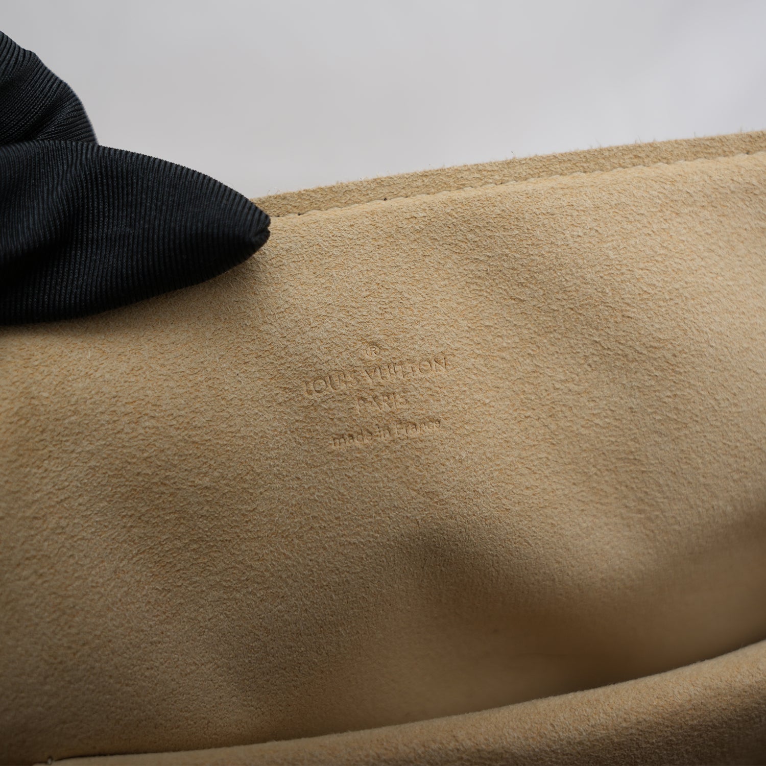 Louis Vuitton Beverly Monogram – Monogram Canvas Handbag with Leather Trim 